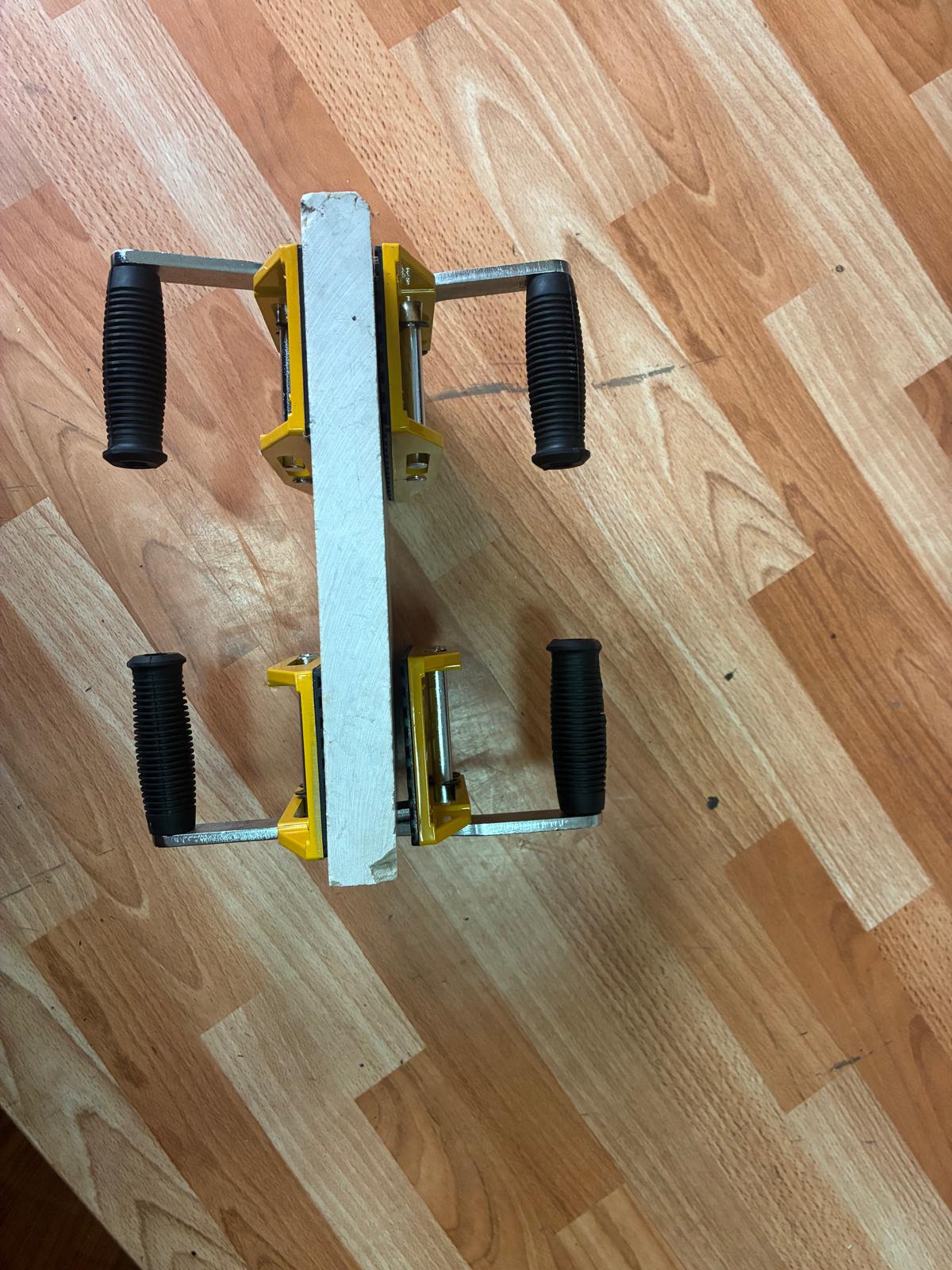 PLAKA TAŞIMA APARATI